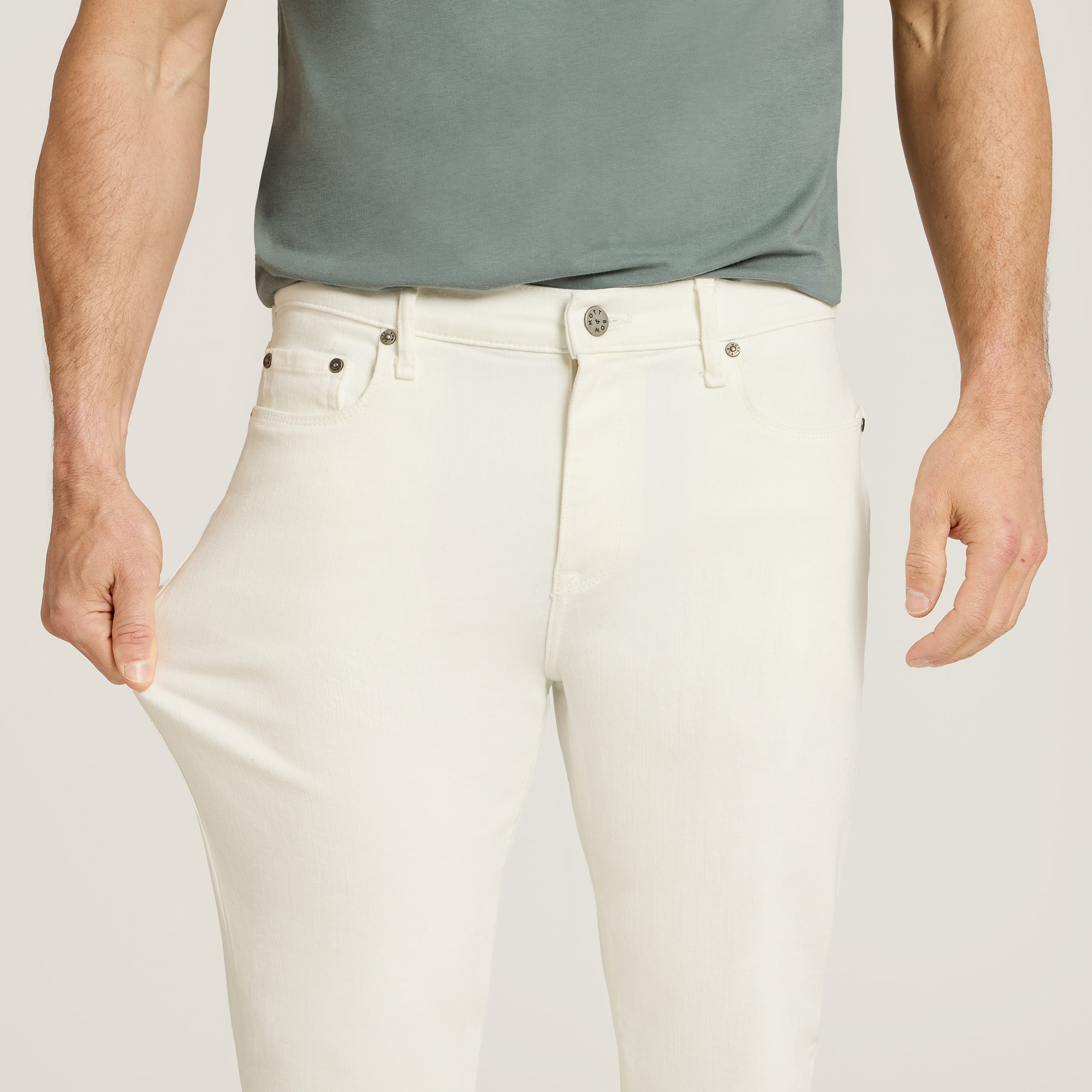 slim_lloy-white_2400x2400_6.jpg